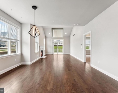 38 Lacey Lane - Photo Thumbnail 7
