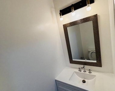 184 Victoria Court - Photo Thumbnail 7