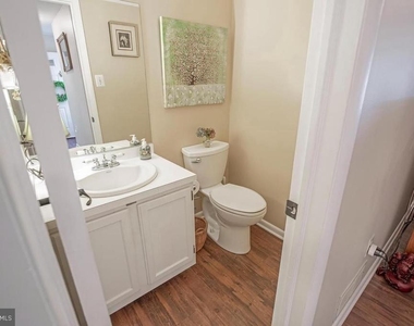 502 Portsmouth Court - Photo Thumbnail 2