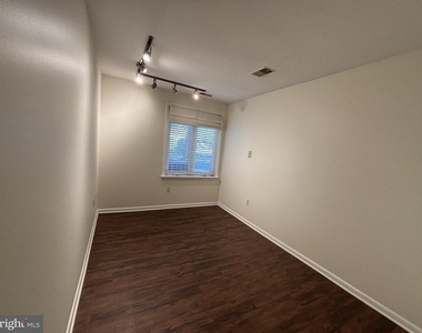 502 Portsmouth Court - Photo Thumbnail 18