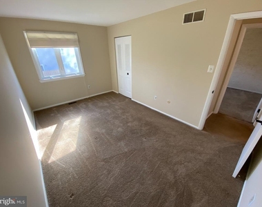 502 Portsmouth Court - Photo Thumbnail 6