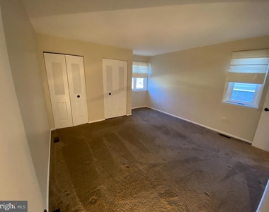 502 Portsmouth Court - Photo Thumbnail 4