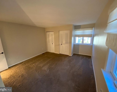 502 Portsmouth Court - Photo Thumbnail 3