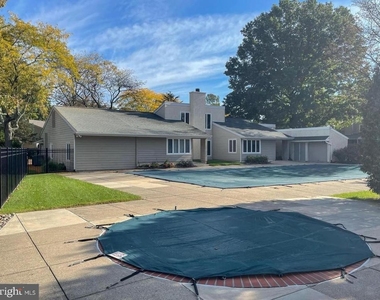 502 Portsmouth Court - Photo Thumbnail 10