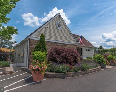 27 Darien - Photo Thumbnail 25