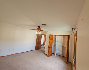 4 Reade Street - Photo Thumbnail 16