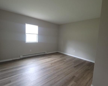 14 Girard Road S - Photo Thumbnail 7