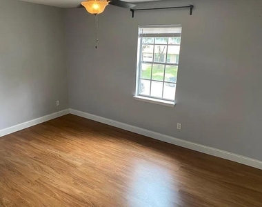 2210 Lanier Dr - Photo Thumbnail 11