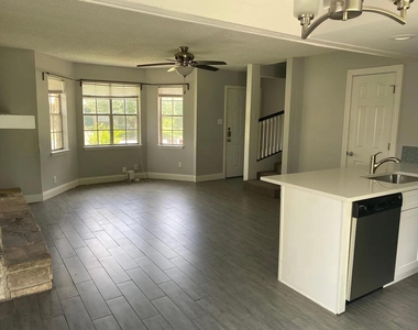 2210 Lanier Dr - Photo Thumbnail 6