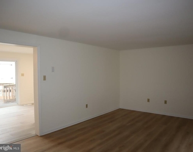 1108 Middleneck Drive - Photo Thumbnail 3