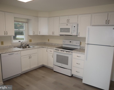 1108 Middleneck Drive - Photo Thumbnail 6