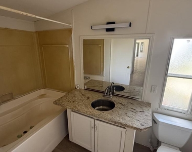 10054 Longwoods Road - Photo Thumbnail 10