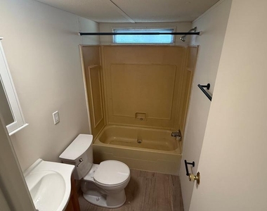 10054 Longwoods Road - Photo Thumbnail 9