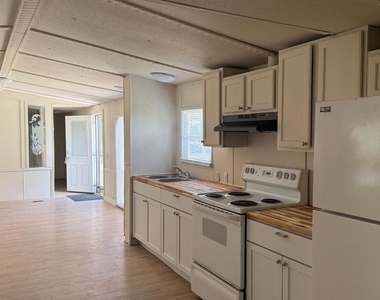 10054 Longwoods Road - Photo Thumbnail 5