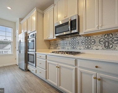 43901 Eucalyptus Way - Photo Thumbnail 3