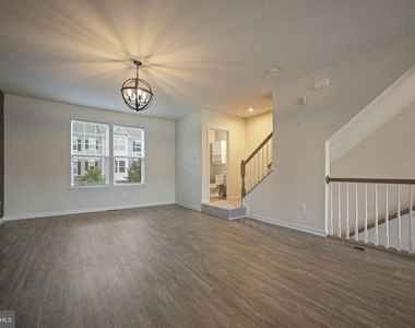 43901 Eucalyptus Way - Photo Thumbnail 8