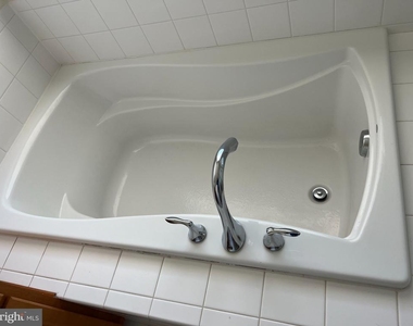 2104 Garden Grove Lane - Photo Thumbnail 8