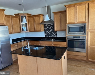 2104 Garden Grove Lane - Photo Thumbnail 3