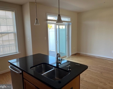 2104 Garden Grove Lane - Photo Thumbnail 4