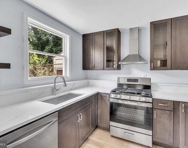 7536 Abbington Drive - Photo Thumbnail 12