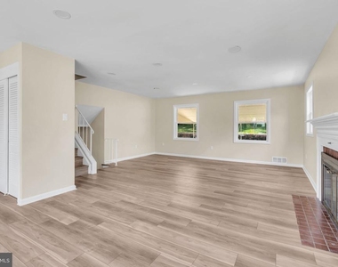7536 Abbington Drive - Photo Thumbnail 4