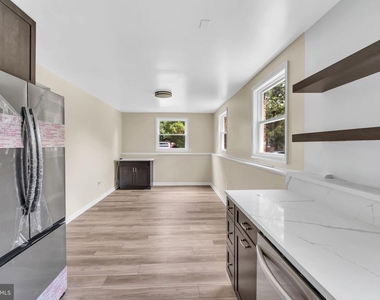 7536 Abbington Drive - Photo Thumbnail 14