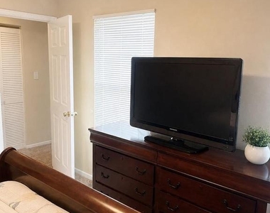 3006 New Oak Lane - Photo Thumbnail 7