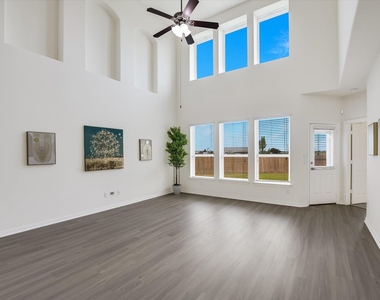 115 Mollie Dr - Photo Thumbnail 10