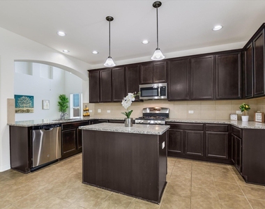 115 Mollie Dr - Photo Thumbnail 2