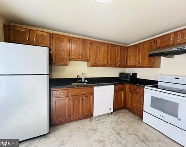 10508 Smithy Court - Photo Thumbnail 4