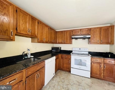 10508 Smithy Court - Photo Thumbnail 5