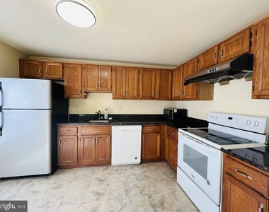 10508 Smithy Court - Photo Thumbnail 3