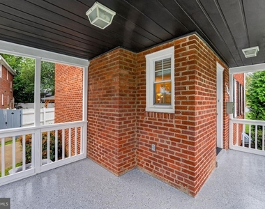 406 Gilmoure Drive - Photo Thumbnail 6