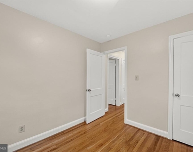 406 Gilmoure Drive - Photo Thumbnail 18