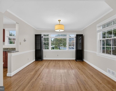 406 Gilmoure Drive - Photo Thumbnail 8
