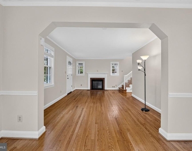 406 Gilmoure Drive - Photo Thumbnail 31