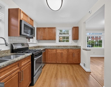 406 Gilmoure Drive - Photo Thumbnail 9
