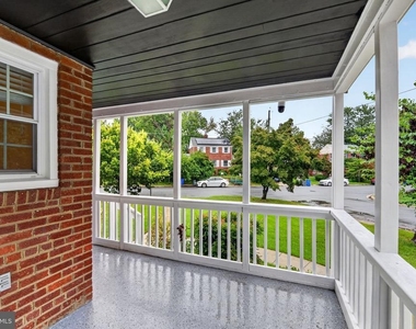 406 Gilmoure Drive - Photo Thumbnail 5
