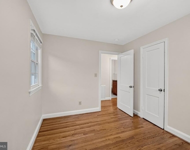 406 Gilmoure Drive - Photo Thumbnail 24