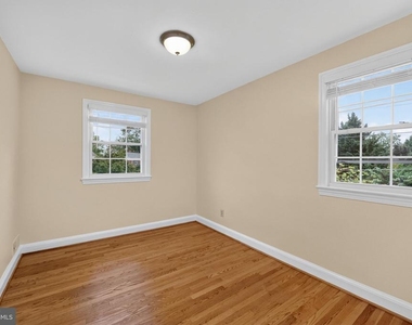 406 Gilmoure Drive - Photo Thumbnail 29