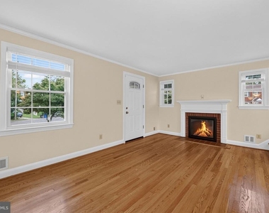 406 Gilmoure Drive - Photo Thumbnail 13