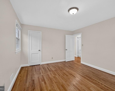 406 Gilmoure Drive - Photo Thumbnail 21