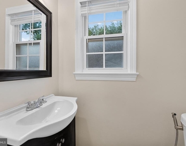 406 Gilmoure Drive - Photo Thumbnail 27
