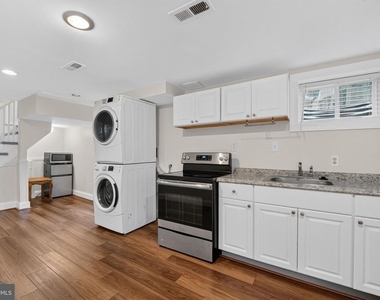 406 Gilmoure Drive - Photo Thumbnail 10