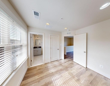 10366 Jacobsen Street - Photo Thumbnail 14