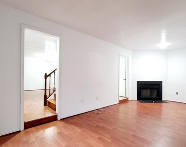 3734 Amsterdam Terrace - Photo Thumbnail 4