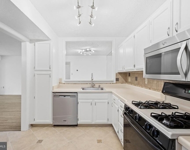 898 Windbrooke Drive - Photo Thumbnail 5