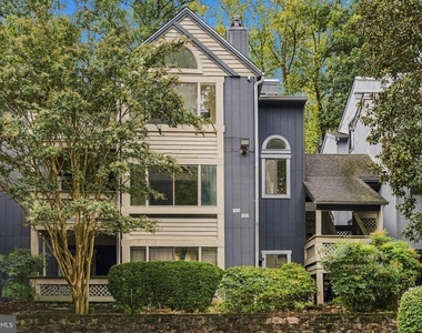 898 Windbrooke Drive - Photo Thumbnail 1