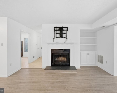 898 Windbrooke Drive - Photo Thumbnail 7