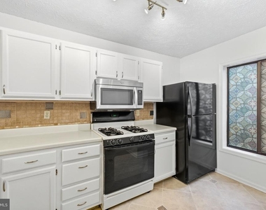 898 Windbrooke Drive - Photo Thumbnail 6